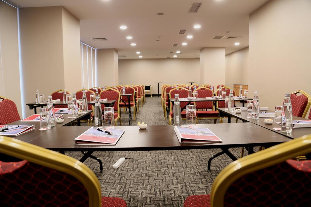 Ramada Hotel & Suites Sisli Istanbul Exterior foto